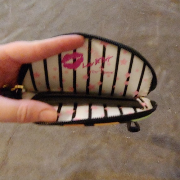 Betsey Johnson Rainbow Cat Wristlet +Pouch - Picture 4 of 4